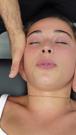 Gentle Neck Alignment 🌿 Hollywood Miami’s #1 Chiropractor for Relief
