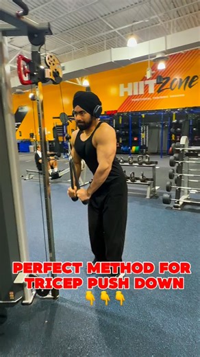 Tank Fitness on Instagram: "💪 Perfect Tricep Pushdown Form 1️⃣ Set the Cable • Attach a straight bar, rope, or V-bar to a high pulley. • Choose a weight you can control for 10–15 reps without swinging. 👉 DM for 1:1 online coaching (paid) 2️⃣ Grip & Posture • Stand upright, feet shoulder-width apart. • Hold the bar/rope with palms facing down (or neutral for rope). • Slight bend in knees, chest up, core tight. 3️⃣ Elbow Position • Keep elbows close to your sides throughout the movement. • Do no