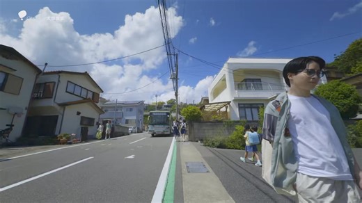 生命力がやがてゲームを超えていく!? ポカリスエット2024最新CMが公開！ 「考えるより先に動いてみよう。 汗をかけばキミの力は満ちてゆく。」 という思いを伝えるために、 「ゲーム」を表現モチーフとして制作しました。 📚ストーリー📚 バスを逃してしまった2人。次のバスは、すぐにはこない。 「裏からいこ！」 走り出す杏慈。ついていく椿。 目に広がる世界とは… #潜在能力は君の中 #ポカリスエット https://www.youtube.com/watch?v=5MsxHNLGWGA | ポカリスエット