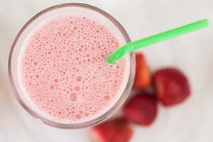 11K views · 53 reactions | A yummy keto strawberry smoothie made with Greek yogurt. It's definitely going to be one of my go-to smoothie recipes! FULL RECIPE: https://wp.me/p6Yuzo-1nt BUY KETO CRAVINGS: ketocravingscookbook.com | The Hungry Elephant's Keto Recipes | Facebook