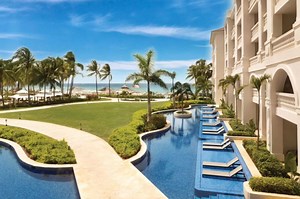 Our exclusive swim-up suites provide direct access to a semi-private pool from your terrace and the resort features two other sparkling pools as well. This Caribbean paradise is calling your name! 🇯🇲 http://bit.ly/2Or1UIT | Hyatt Ziva Rose Hall