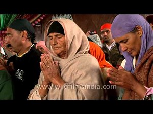 Pilgrims performing 'Ardas' ritual at Hemkund Sahib Gurudwara