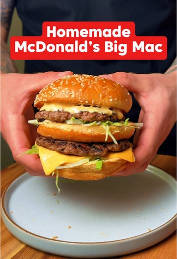 Meals with Max (@mealswithmax) - Homemade McDonald’s Big Mac 🍔 Ingredients (per burger): 1.5 burger buns 180g beef mince Salt Black pepper Pickles White onion Lettuce 1 slice of burger cheese 2 tbsp Big Mac sauce Big Mac Sauce (2-3 servings): 4 tbsp mayo 1 tbsp pickle relish 1 tsp American mustard 1 tsp white wine vinegar 1/2 tsp paprika 1/2 tsp onion powder 1/2 tsp garlic powder Pinch of white pepper #mcdonalds #bigmac #fakeaway #cooking