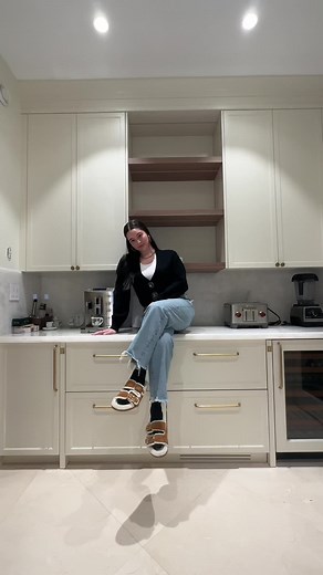 Innovative Built-in Step Ladders for a Functional Kitchen Design