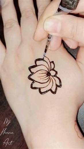 Easy lotus mehndi 😍 henna design🌱#mehndi #henna #hennadesign #hennadesign #mehmdi #hennadesigns