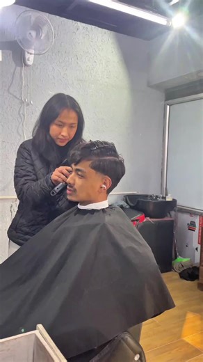 Handling Insecure Clients in Barber Training