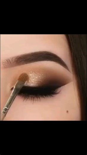 Golden Glitter Eye Makeup Tutorial♥️#eyemakeup #eyemakeuptutorial #shortsfeed#shorts#viral #ytshorts