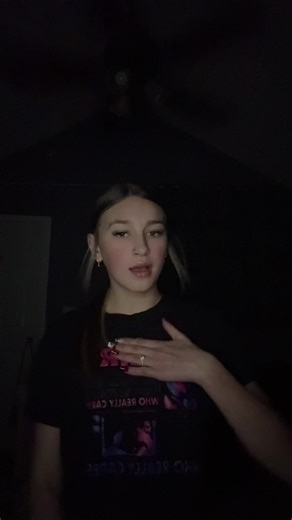 erm so this is my first time tryna sign a song so don’t come after me guyss.. #blowthisup #fyp #sign #signlanguage #signingsongs