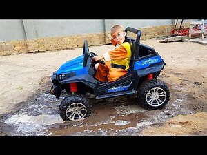 Mercedes AMG 63 and big Jeep stuck in the mud