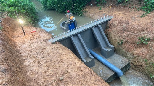 I built a mini hydroelectric dam! 💧