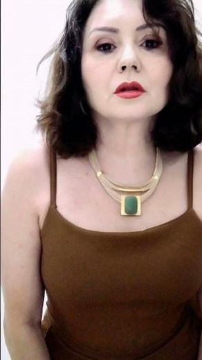 Semijoias orgânicas, confeccionadas com palhas de buriti e pedras brasileiras.