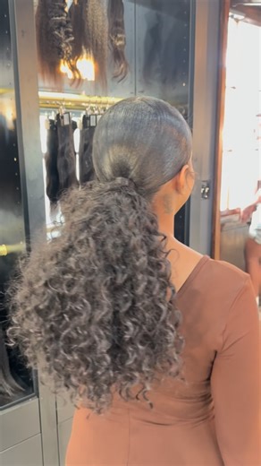 Jerica Lafayette | Beauty Enhancer | Hair Specialist on Instagram: "Curly SLEEKY ponytail coming through with the soft glam + subtle flex. GIVING THE SASSSS😍😌 glam by @madebymeeky #BatonRougeStylist #BRHair #CurlySleekPony #PonytailSlay #BirthdayHair #JERICATheStylist #ConceitedSalon #HealthyHairSilk #LuxuryHairServices"