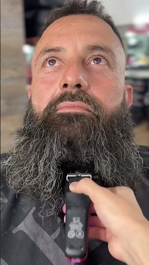 Major Beard Chop 🧔🏻🔥🔪 #barber #fullbeard #barbershop #beard #beardgrooming #haircut #bearding