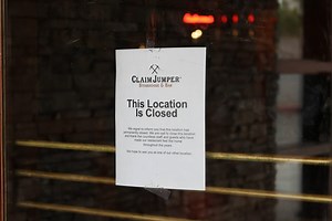 The last freestanding Claim Jumper in the Las Vegas Valley has closed
