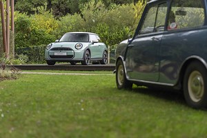 2025 MINI Cooper S (F66) - First Live Photos of the New Hatch