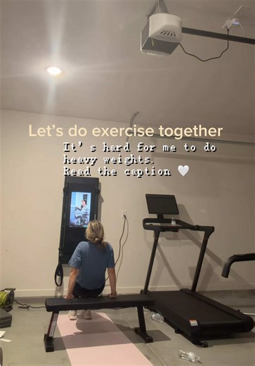 It’s hard for me to do heavy weights because I’ve always been more into d a n c e 👯‍♀️, and lighter workouts… but I’m trying to get stronger little by little. Any tips? #exercise #weightloss #motivation love you all ☁️💗💛so much.