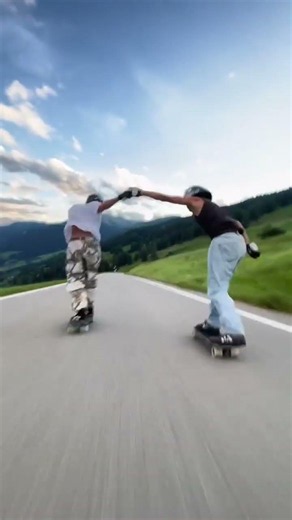 fast and calm at the same time #downhill #longboard