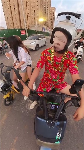 It cures passer-by's unhappiness. Funny helmet for autumn clothing. Get popular for creative ideas