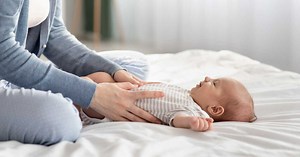 Bébé est constipé, que faire ? 5 conseils pour le soulager