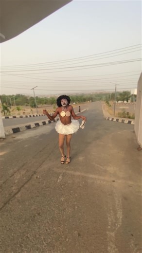 #walkingdownthestreet #publicreaction #reactionvideo #fyp #viralvideos