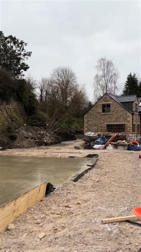 Starting 2026 with our biggest concrete pour to date, as we lay the raft foundation for Plot 2 of the Bullbridge development! Built on the old Cromford Canal, this plot sits on infilled ground — meaning traditional strip foundations weren’t suitable. The previous build on this plot used piled foundations, but for this build the client opted for a raft foundation, which proved to be the more economical solution. A raft foundation is ideal for unstable ground. It combines the footing and ground-be