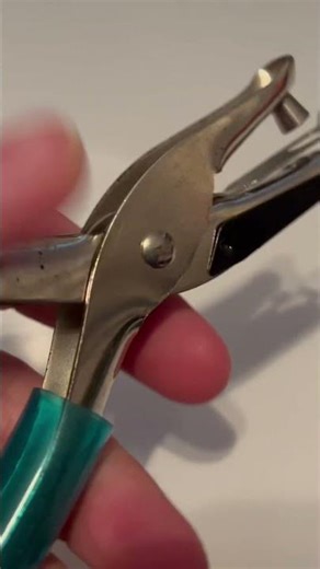 Handheld Single Hole Punch Review | Easy Paper Punch for Crafts & Office
