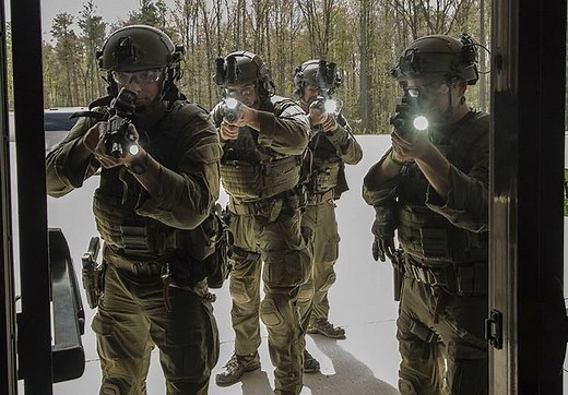FBIのSWATチームと装備 | ミリレポ｜ミリタリー関係の総合メディア