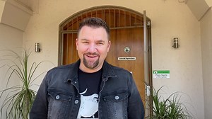 Ons goeie vriende by Laeveld Agrochem is altyd daar om 'n hand uit te steek en te help! Hulle gee 'n groot inspuiting om die #OnsSalSelf-konserte by te staan en ons is ongelooflik dankbaar! Ruhan Du Toit het gaan inloer. 🙏 Hierdie konserte is heeltemal gratis en verniet, En jy kan selfs 'n kar wen. 🎉 Kyk dit op 6 en 13 Augustus op Youtube en Facebook. Klik hier vir meer: https://linkboss.pro/OnsSalSelfKonsert | Afrikaans is Groot