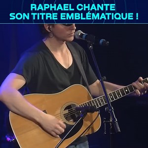 Une magnifique interprétation du titre "Caravane" par Raphaël en live, accompagné de sa guitare ! 🌟 | Purecharts