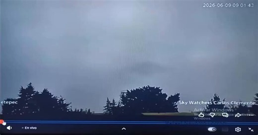 🛸👀 ~ Los marcianos llegaron ya…👉🏻 A través de redes sociales el usuario Rafael Navarro F. Compartió un video que… deja que la imaginación vuele. Navarro muestra un video de cámaras de seguridad que deja ver a tres presuntos ovnis sobrevolando la zona de Metepec. ¿Crees que sean ovnis reales? ¿Estaremos solos en el universo? Déjanos tus comentarios. 👀📹 Rafael Navarro F. #México #Metepec #Ovnis #Alien #UFO