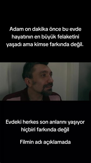 Adam on dakika önce bu evde hayatının en büyük felaketini yaşadı ama kimse farkında değil. Evdeki herkes son anlarını yaşıyor hiçbiri farkında değil. Filmin adı Cam Sehpa #korkufilmi #film #filme #keşfet #keşfetteyizzz