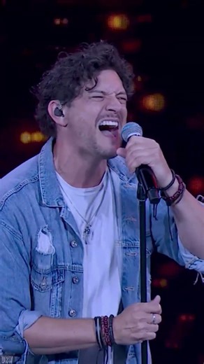 Rob Mills ROCKS the Australian Open playing Bon Jovi's Greatest Hits!