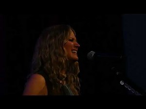 Jennifer Nettles - "Stay" (Live in New York City)