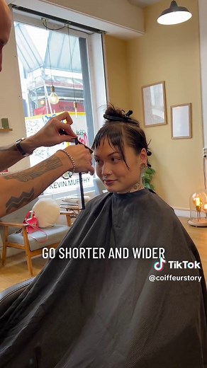 Micro bangs can be a SLAY! ⚔️ love doing precision cuts but making them more wearable 🩷 #microbangs #microfringe #fringebangs #minibangs #wolfcut #wolfcuttutorial #bobhaircut #straighthair #thinhair #bangstutorial #technohair #parishair #coiffeur #coiffeurparis #layeredbob #razorhaircut #wolfcutlayered