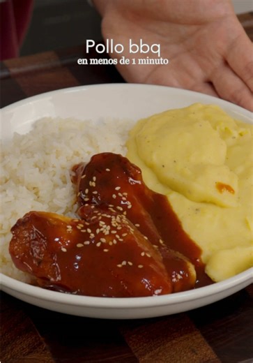 Pollo bbą con puré Ingredientes: Pollo Sal y pimienta Ketchup 300 ml Salsa soya 2 cucharadas Vinagre 2 cucharadas Azúcar 3 cucharadas Papa amarilla 3 unidades Leche evaporada con un poco de agua Mantequilla Nuez moscada #bbq #pollo #recetasfaciles #comidaperuana