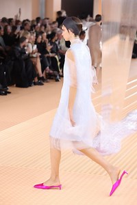 È il momento dei kitten heels, i tacchi bassi uber chic della Primavera 2024