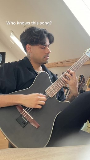 Heartfelt Guitar Performance by Manuel Gardner Fernandes