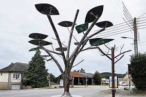 Hervé Louifi invente un arbre solaire pour recharger les smartphones et les voitures électriques