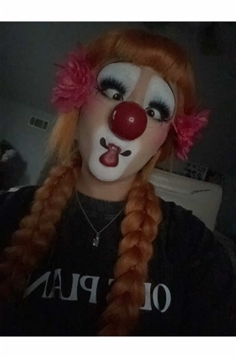 THANK U SO MUCH FOR ALL THE SUPPORT AND KINDNESS ON MY LAST POST! My biggest goal for my clowning is to get people to allow themselves to be even just a little bit silly, allowing themselves to feel goofy or entertained by something or someone as silly as a clown. And seeing that people in the comments embraced that made me so happy🥹 I can’t wait to show people that clowns aren’t scary and it’s okay to be silly, humility isn’t the end of the world! Thank you all so much, there’s definitely more