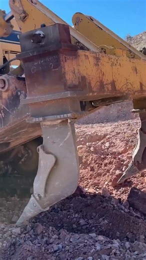Cutting Edge Supply on Instagram: "Let it Rip! D10R in action at Red Mountain Mining! ⁠ ⁠ If you're looking for dozer edges, ripper teeth, Hensley cast corner bits & more, give our office a shout at (800) 949-9014 or visit the Link in Bio.⁠"
