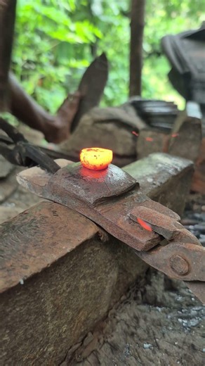 Extreme Blacksmithing: Forging a Masterpiece From Scrap Iron! 🔥