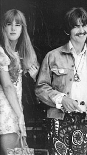 Just a few of the snaps from Jenny Boyd’s memoir of her life at the heart of the rock and roll scene, including her two marriages to Mick Fleetwood. Honestly, it’s a must-read for fans of Daisy Jones & the Six - so interesting drawing parallels between fiction and Jenny’s life! #jennyboyd #daisyjonesandthesix #fleetwoodmac #booktok #taylorjenkinsreid