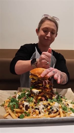 For my second challenge while in Spokane, I stopped by Kasa Restaurant and Taphouse to take on their "Big Mouth" Bacon Cheeseburger and Dirty Fries Challenge! | Katina Eats Kilos