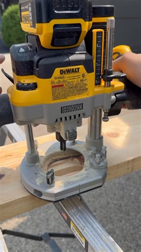 This is probably my favourite feature of this router - the rotating turret for deeper cuts that cannot be made in a single pass. You just make one pass, then rotate the turret and make another cut at the next depth, then rotate it again for the next depth. I am working on a quick project for finger strength training using some scrap lumber and a router. The right tools definitely make the job easier. If only I had a CNC router 😂 . . . . . . . . . . . . #dewaltplungerouter #dewaltcordlessrouter 