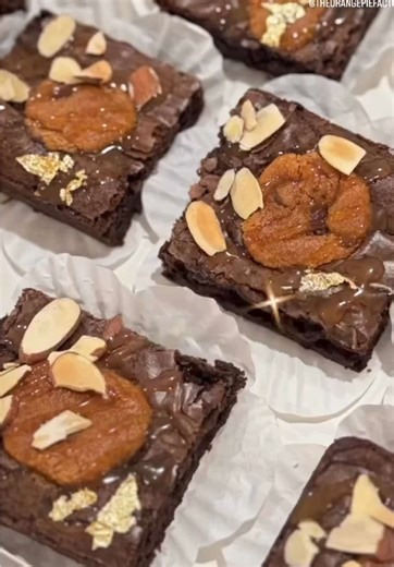 🍫Crujientes, tibias y con helado derritiéndose encima… imposible resistirse 🤎🍨 🍊No son solo Brookies, esta combinación de brownie con cookie es una experiencia exquisita. Pruébala en The Orange Pie Factory 🤍(305)-333-9895 #orangepiefactory🍊 #mesadepostres #brookies #brownie #miami