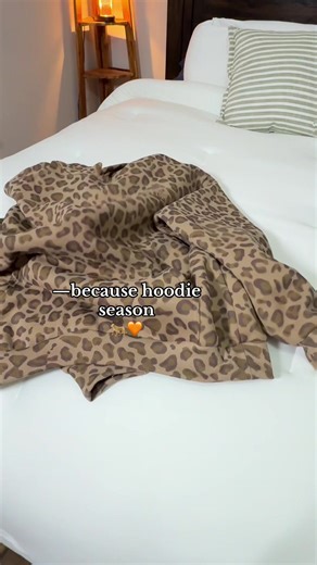 @Comfrt the minimalist hoodie is literally everything. The only hoodie worth wearing. #comfrt #hoodie #comfyhoodie #minimalisthoodie #mentalhealth