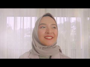 Meet Our Living Mannequin