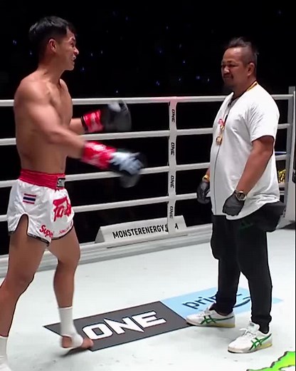 Superbon vs Masaaki Noiri: Head Kick Highlight