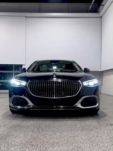 Luxury Chauffeur Service: Mercedes-Maybach S-Class