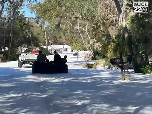 Meanwhile, in Bluffton ... ❄😆 📹: Laura Sterling | WJCL News